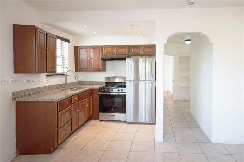 Apartamento en alquiler en Miami Beach, Florida, 2 dormitorios, 909.7 m2 № 1955290 - foto 8