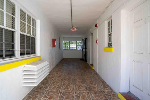 Apartamento en alquiler en Miami Beach, Florida, 2 dormitorios, 909.7 m2 № 1955290 - foto 24