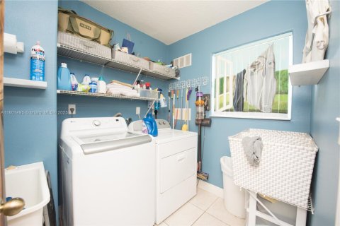 Villa ou maison à vendre à Homestead, Floride: 4 chambres, 220.55 m2 № 1745824 - photo 13