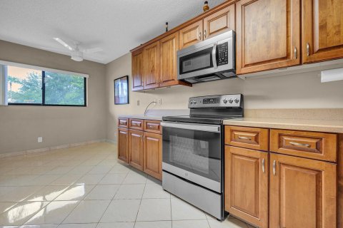 Condo in Delray Beach, Florida, 2 bedrooms  № 2381423 - photo 5