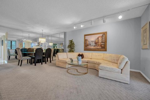 Condo in Delray Beach, Florida, 2 bedrooms  № 2381423 - photo 13