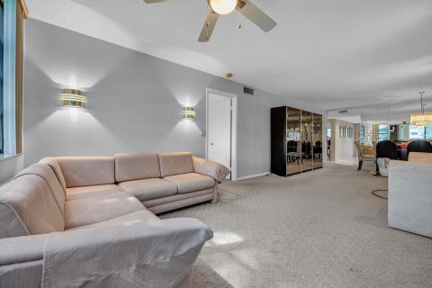 Condo in Delray Beach, Florida, 2 bedrooms  № 2381423 - photo 17