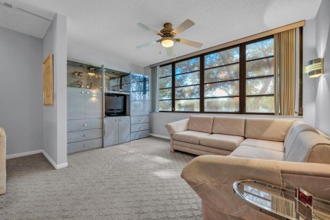 Condo in Delray Beach, Florida, 2 bedrooms  № 2381423 - photo 14