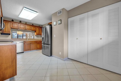 Condo in Delray Beach, Florida, 2 bedrooms  № 2381423 - photo 8
