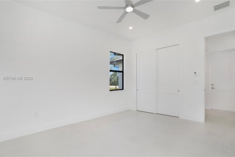 House in Naples, Florida 6 bedrooms, 333.52 sq.m. № 2011099 - photo 17