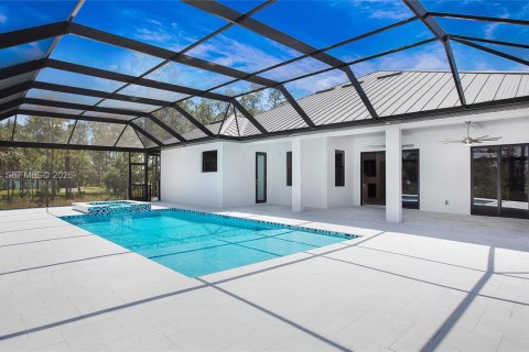 House in Naples, Florida 6 bedrooms, 333.52 sq.m. № 2011099 - photo 30