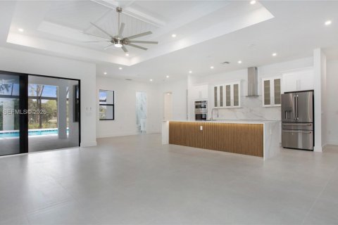 House in Naples, Florida 6 bedrooms, 333.52 sq.m. № 2011099 - photo 7