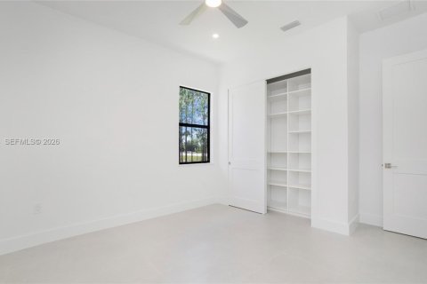 House in Naples, Florida 6 bedrooms, 333.52 sq.m. № 2011099 - photo 18