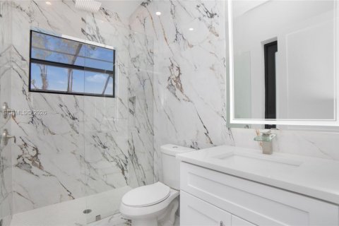 House in Naples, Florida 6 bedrooms, 333.52 sq.m. № 2011099 - photo 24