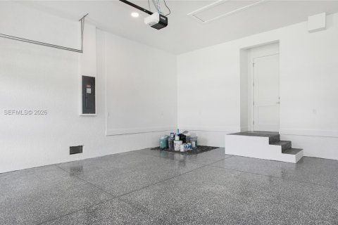 House in Naples, Florida 6 bedrooms, 333.52 sq.m. № 2011099 - photo 26