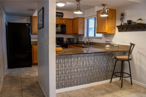 Townhouse in Lakeland, Florida 4 bedrooms, 160.72 sq.m. № 1872951 - photo 7