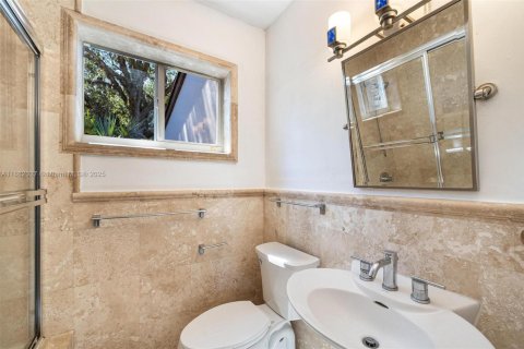 House in Miami, Florida 3 bedrooms, 246.19 sq.m. № 1892357 - photo 29