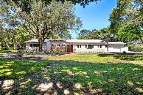 House in Miami, Florida 3 bedrooms, 246.19 sq.m. № 1892357 - photo 1