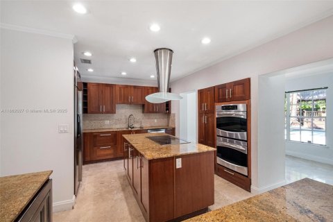 House in Miami, Florida 3 bedrooms, 246.19 sq.m. № 1892357 - photo 8