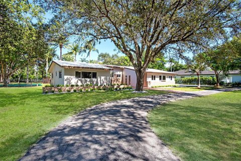 House in Miami, Florida 3 bedrooms, 246.19 sq.m. № 1892357 - photo 2