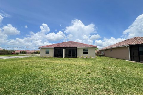 House in Naples, Florida 3 bedrooms, 129.04 sq.m. № 1774424 - photo 29