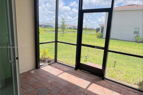 House in Naples, Florida 3 bedrooms, 129.04 sq.m. № 1774424 - photo 21