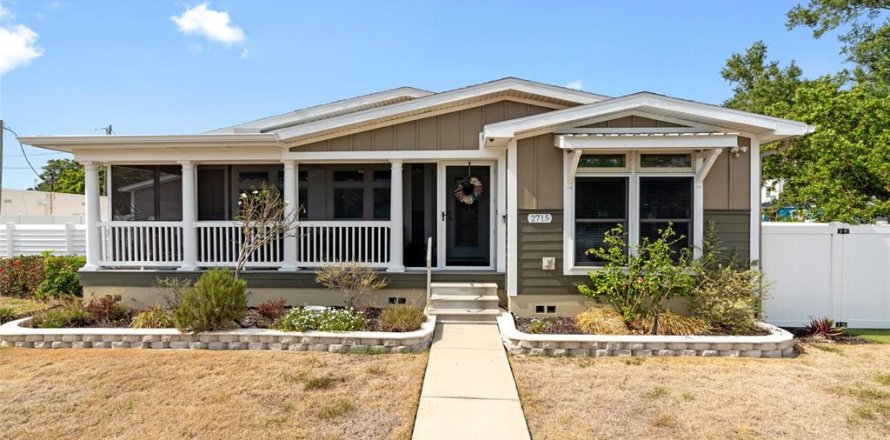 Villa ou maison à Saint Petersburg, Floride 4 chambres, 276.11 m2 № 2100611