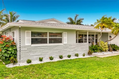 House in Largo, Florida 2 bedrooms, 123 sq.m. № 2116542 - photo 3