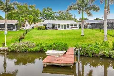 House in Largo, Florida 2 bedrooms, 123 sq.m. № 2116542 - photo 26