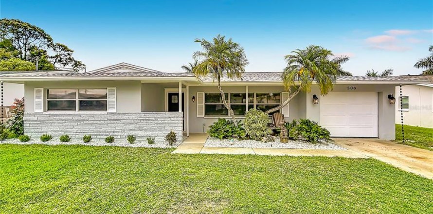 House in Largo, Florida 2 bedrooms, 123 sq.m. № 2116542