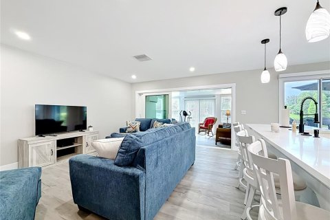 House in Largo, Florida 2 bedrooms, 123 sq.m. № 2116542 - photo 6