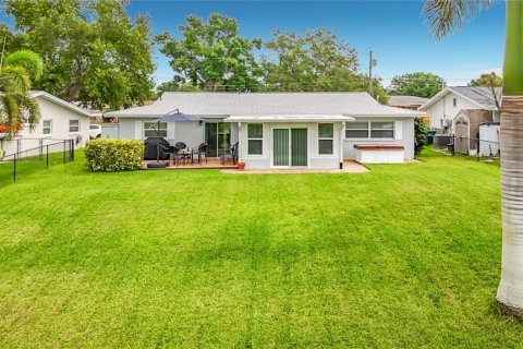 House in Largo, Florida 2 bedrooms, 123 sq.m. № 2116542 - photo 24