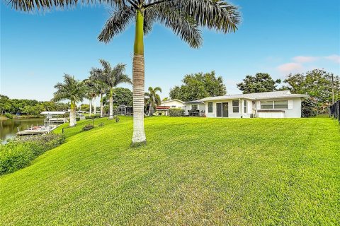House in Largo, Florida 2 bedrooms, 123 sq.m. № 2116542 - photo 25