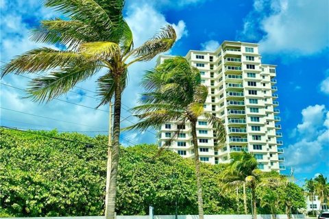 Condo in Fort Lauderdale, Florida, 2 bedrooms  № 104251 - photo 1