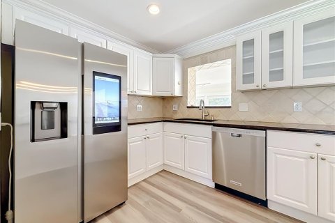 Villa ou maison à vendre à Saint Petersburg, Floride: 4 chambres, 171.31 m2 № 2389082 - photo 13