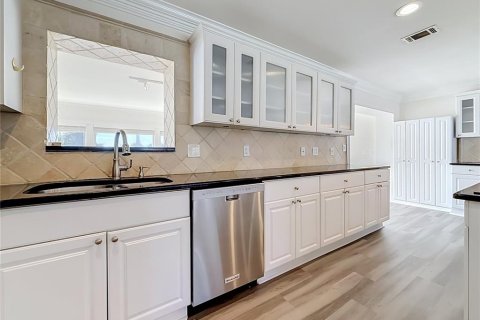 Villa ou maison à vendre à Saint Petersburg, Floride: 4 chambres, 171.31 m2 № 2389082 - photo 12