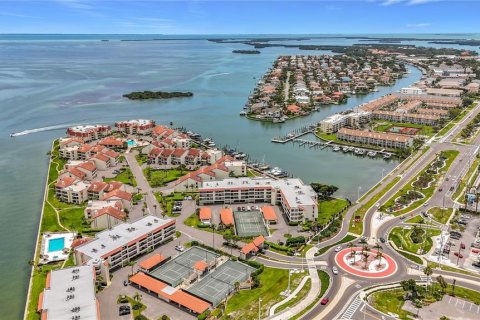 Condo in Saint Petersburg, Florida, 1 bedroom № 2136109 - photo 21