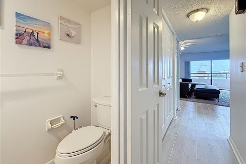 Condo in Saint Petersburg, Florida, 1 bedroom № 2136109 - photo 10