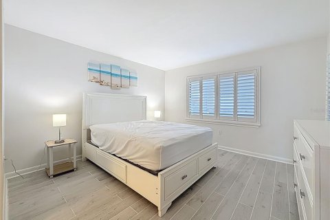 Condo in Saint Petersburg, Florida, 1 bedroom № 2136109 - photo 8