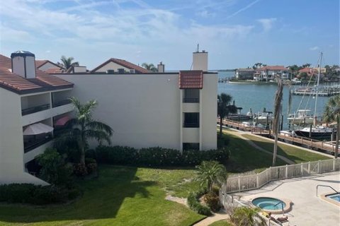 Condo in Saint Petersburg, Florida, 1 bedroom № 2136109 - photo 25