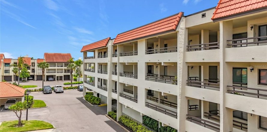 Condo in Saint Petersburg, Florida, 1 bedroom № 2136109