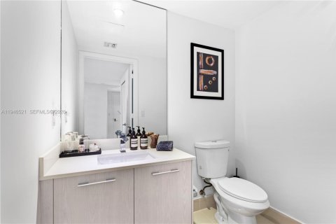 Condo in Miami, Florida, 1 bedroom  № 2009637 - photo 9