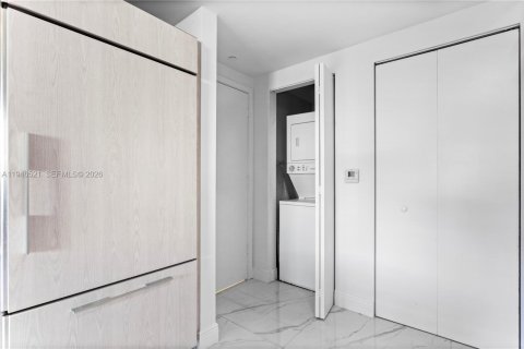 Condo in Miami, Florida, 1 bedroom  № 2009637 - photo 11