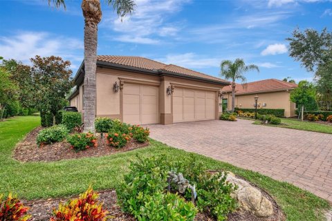 House in Lakewood Ranch, Florida 3 bedrooms, 272.58 sq.m. № 1894969 - photo 10