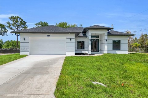 House in Lehigh Acres, Florida 3 bedrooms, 191.66 sq.m. № 2067830