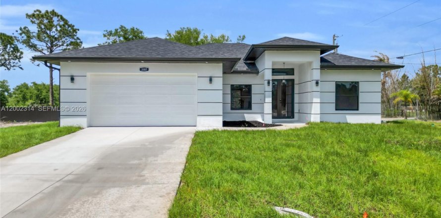 House in Lehigh Acres, Florida 3 bedrooms, 191.66 sq.m. № 2067830