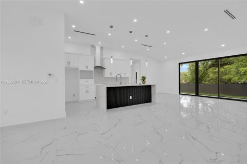 House in Lehigh Acres, Florida 3 bedrooms, 191.66 sq.m. № 2067830 - photo 17