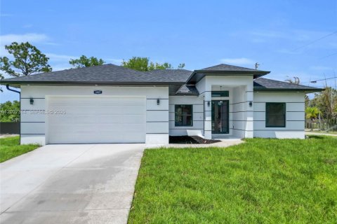 House in Lehigh Acres, Florida 3 bedrooms, 191.66 sq.m. № 2067830 - photo 26