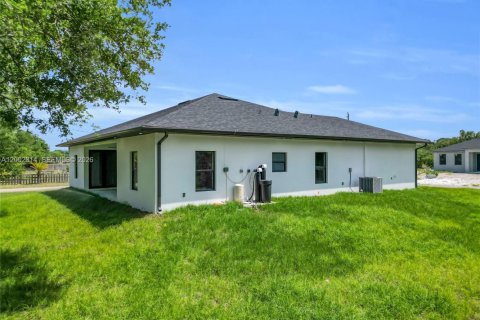 House in Lehigh Acres, Florida 3 bedrooms, 191.66 sq.m. № 2067830 - photo 30