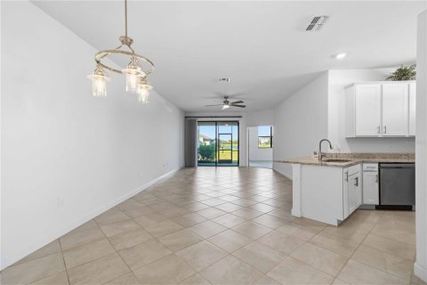 Villa ou maison à louer à Bradenton, Floride: 2 chambres, 144.65 m2 № 2420304 - photo 5