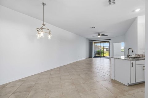 Villa ou maison à louer à Bradenton, Floride: 2 chambres, 144.65 m2 № 2420304 - photo 6