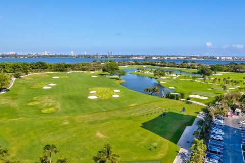 Condo in West Palm Beach, Florida, 2 bedrooms № 2190121 - photo 2