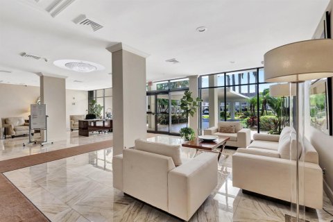 Condo in West Palm Beach, Florida, 2 bedrooms № 2190121 - photo 20