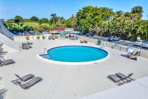 Condo in West Palm Beach, Florida, 2 bedrooms № 2190121 - photo 16