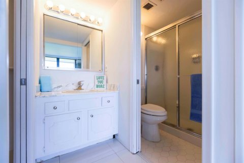 Condo in West Palm Beach, Florida, 2 bedrooms № 2190121 - photo 15